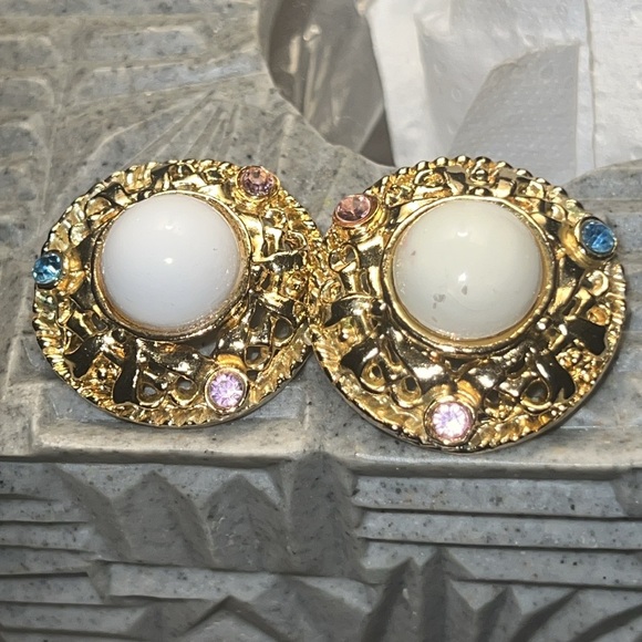 Pearls & Rhinestones Clip Earrings Gold Tone Round Domed Buttons Red Green Blue - Picture 9 of 10